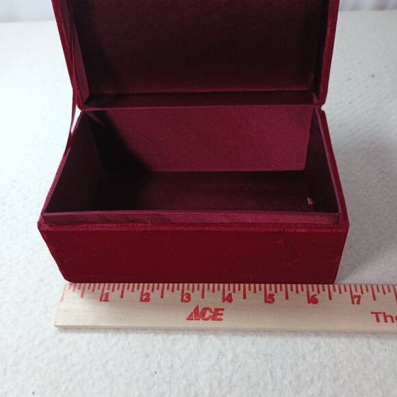 Red Velvet Gift Box Satin Lined 6.5"x4.25"x3.5" Jewelry Keepsake Display - Picture 7 of 13